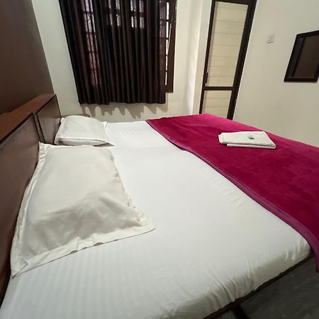 Raja Guest House -- Jalandhar Railway Station -- For Family, Couples, Travellers Esterno foto