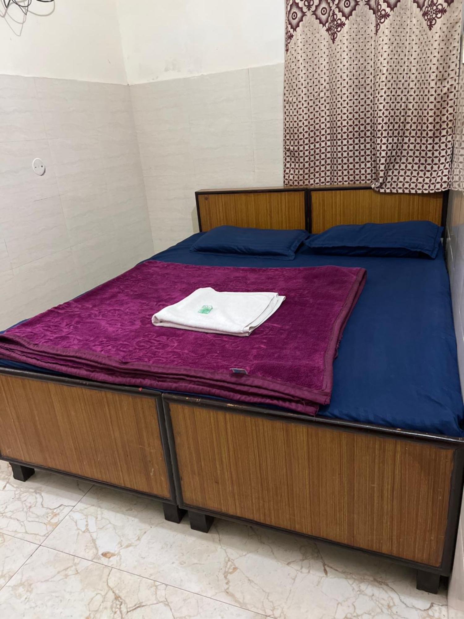 Raja Guest House -- Jalandhar Railway Station -- For Family, Couples, Travellers Esterno foto