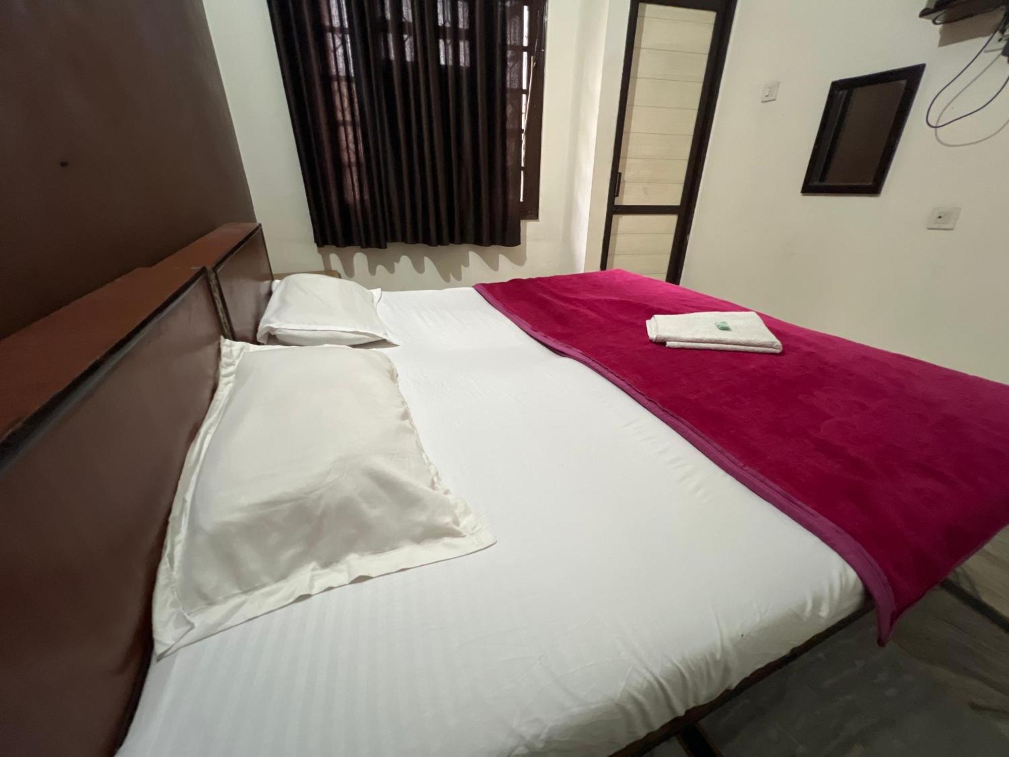 Raja Guest House -- Jalandhar Railway Station -- For Family, Couples, Travellers Esterno foto
