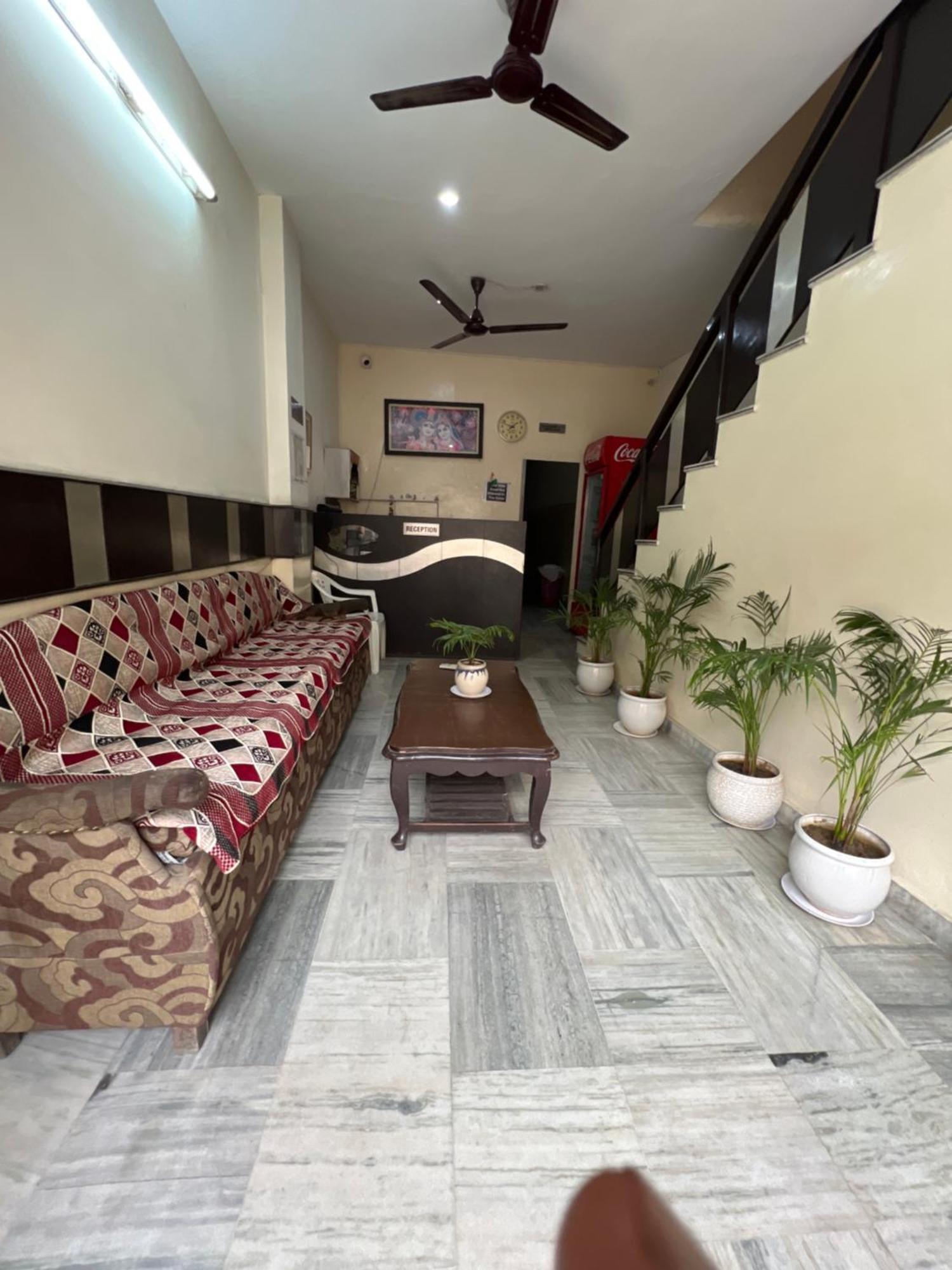 Raja Guest House -- Jalandhar Railway Station -- For Family, Couples, Travellers Esterno foto