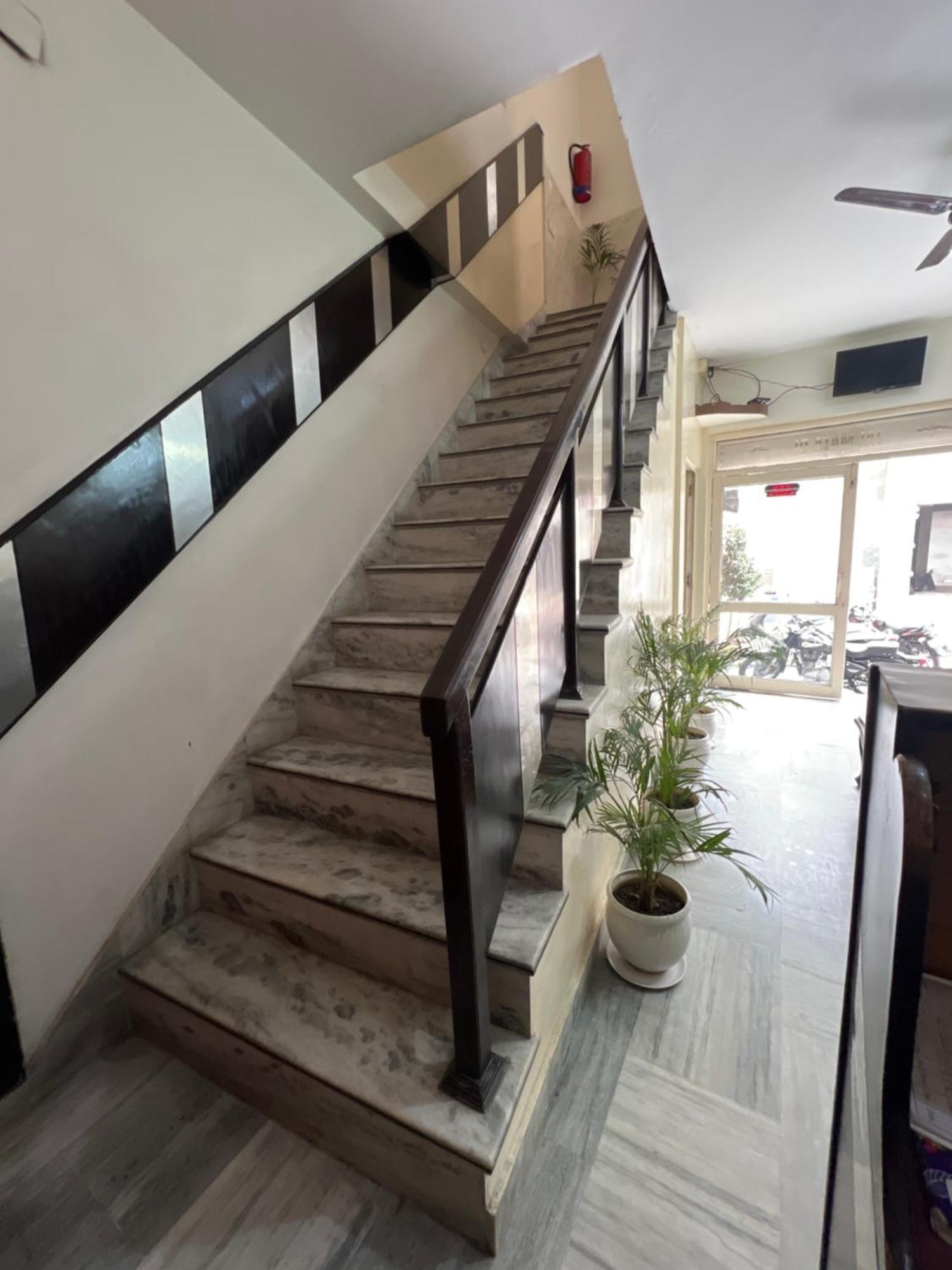 Raja Guest House -- Jalandhar Railway Station -- For Family, Couples, Travellers Esterno foto