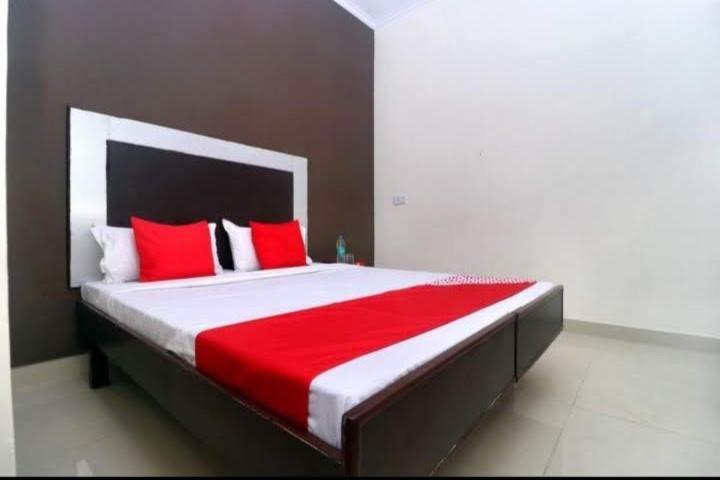 Raja Guest House -- Jalandhar Railway Station -- For Family, Couples, Travellers Esterno foto