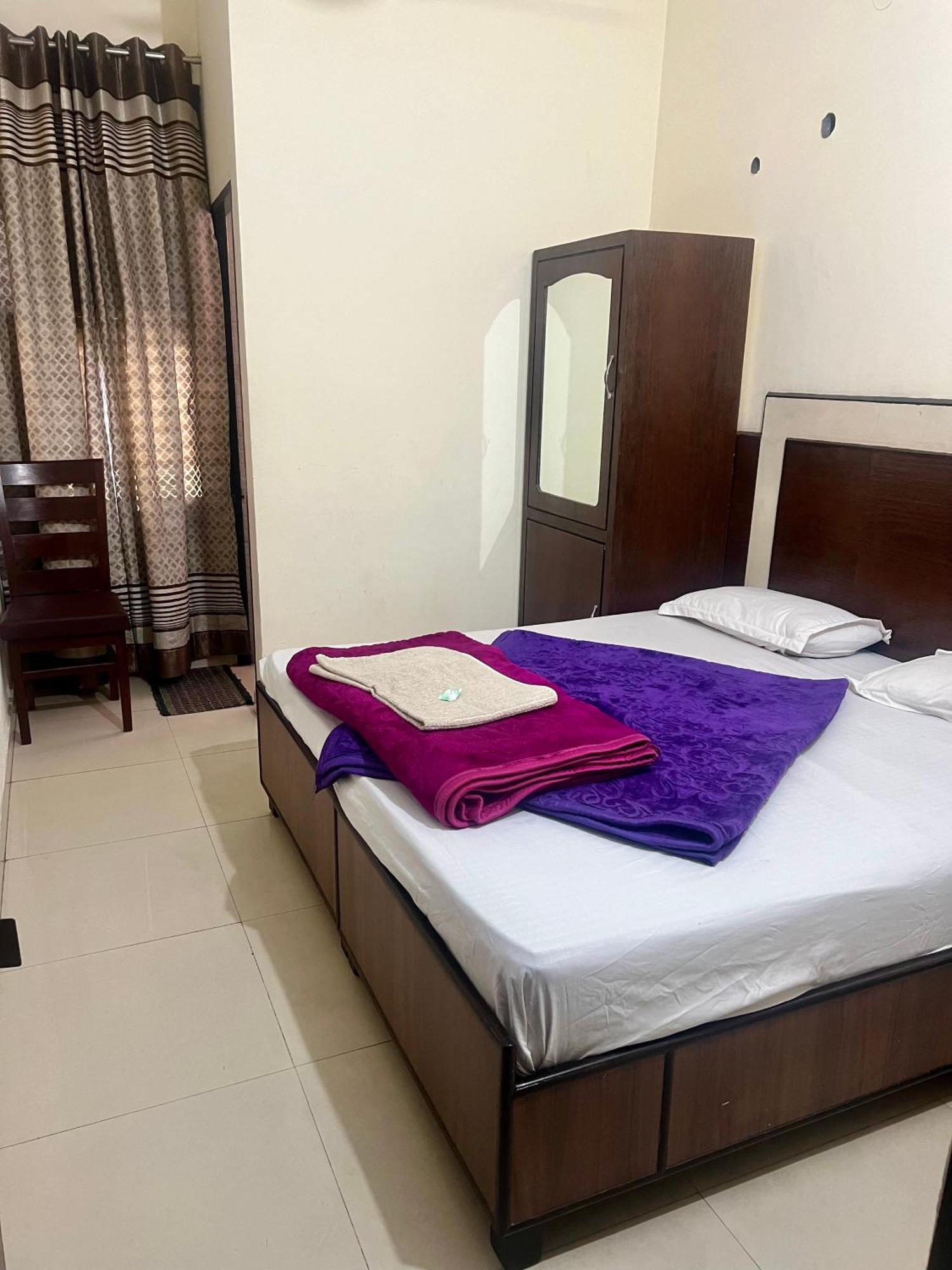 Raja Guest House -- Jalandhar Railway Station -- For Family, Couples, Travellers Esterno foto